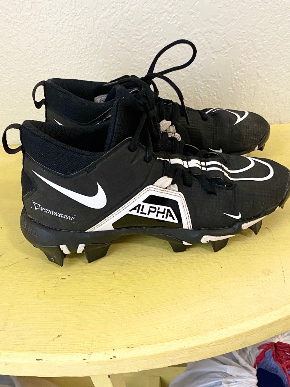 Nike Fast Flex  Size 6  Women’s Black Soccer Cleats